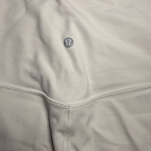 Lululemon Align Shorts White Size 6- 6 inch inseam - Picture 2 of 6